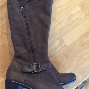 Brown Ecco heeled boots